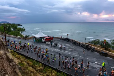 ダイヤモンドヘッドあたりを走る