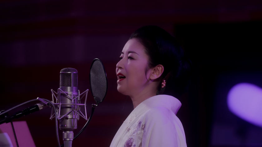 豪華アーティスト12組が明治チョコレートのテーマを歌い継ぐ
“Melody of meiji”に藤あや子が登場！
艶やかな声で歌い上げる！次はイルカにバトンタッチ。
中森明菜、五木ひろし、TOSHI-LOW、FRUITS ZIPPER、
こっちのけんと、森高千里、新浜レオンが過去登場