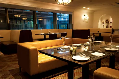中二階のLOUNGE DINING
