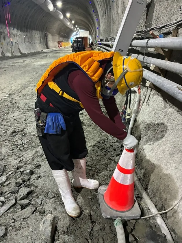 写真2：作業姿勢への影響確認の様子