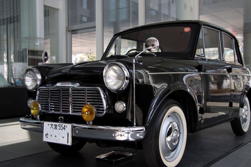 卒業生寄贈「ダットサン 211型セダン(1958年)」
除幕式のご案内