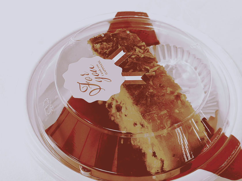 秋田名物「いぶりがっこ」をスイーツに
~“漬物×チーズケーキ”秋田初のカフェ向けレシピを開発~
GI登録産品の新しい食べ方「いぶりがっこフロマージュケーク」