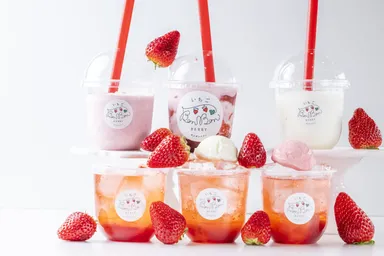 新作ドリンク6種、上)紅ほっぺいちごシェイクシリーズ、下)紅ほっぺいちごサイダーシリーズ