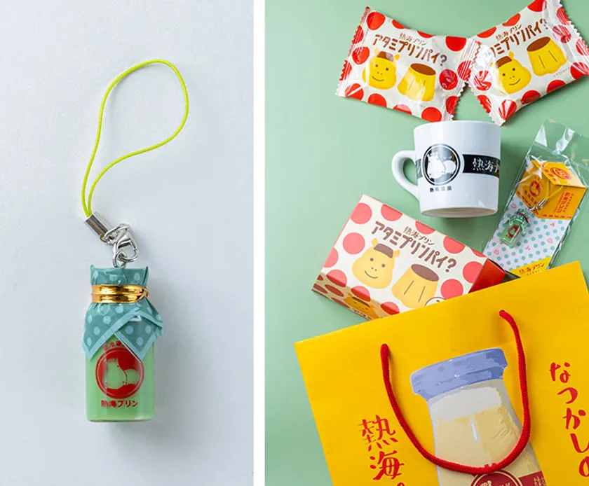 左：3店舗達成でもらえる抹茶ストラップ、右：6店舗達成でもらえる豪華商品