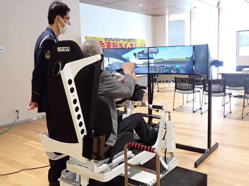 北海道警察本部に新型自動車運転シミュレーター
「Safety Driving Trainer」を初導入
