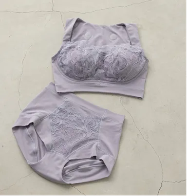 肩らっくす LUXE ハーフトップと腰こりらっくす LUXE ペアショーツ