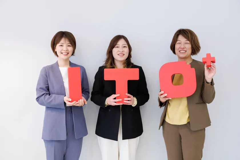 企業ロゴ前お写真