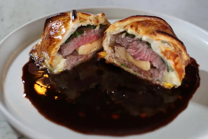 国産牛フィレとフォアグラのパイ包み焼き“マリアカラス”