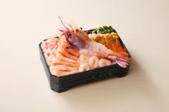 【魚と肉と北海道 蔵】 「幻のブドウ海老贅沢弁当」