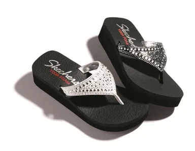 スケッチャーズ　ヨガフォームトングサンダル