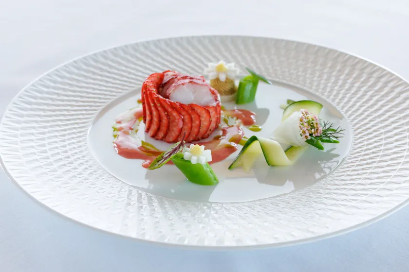 オマール海老と奈乃華(シェフ浦部のスペシャリテ1)