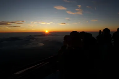 山頂でのご来光にはこだわらない！本八合目での美しいご来光。