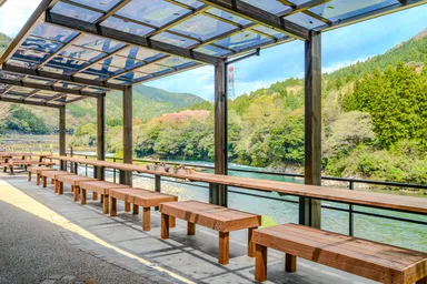 長良川一望のテラス席