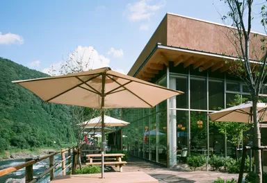 テラス席パラソル