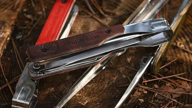 使い込むほどに味が出る栃木レザーのグリップカバー