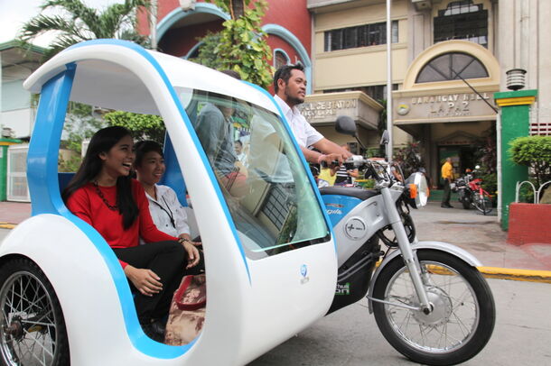 フィリピンでの電動三輪タクシー利用イメージ