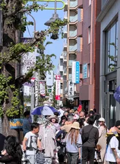 大賑わいの昼時