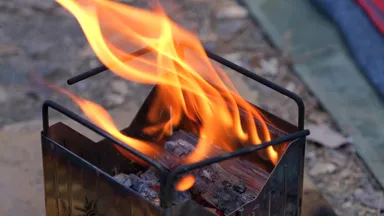 美しい二次燃焼の炎