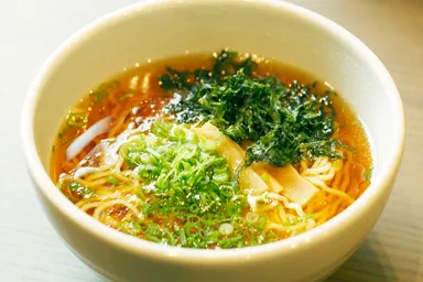 当ホテル名物の夜鳴きそば