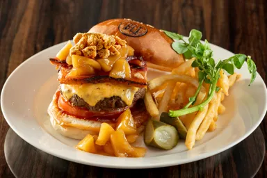 禁断の甘じょっぱさ「アップルコブラーバーガー」