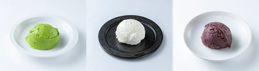 左:トッピングお濃茶アイス 200円、中央:トッピング生クリーム 150円、右:トッピング粒あん 150円