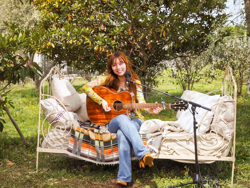 【MUSIC ON! TV(エムオン!)】
ちゃんみな主宰 新レーベル
NO LABEL ARTISTS
第1弾アーティスト
ふみの
3ヶ月連続撮り下ろし特番 第2弾
緑あふれる開放的なロケーションで2曲弾き語り!
エムオン!で4/25(土)夜8時~オンエア!