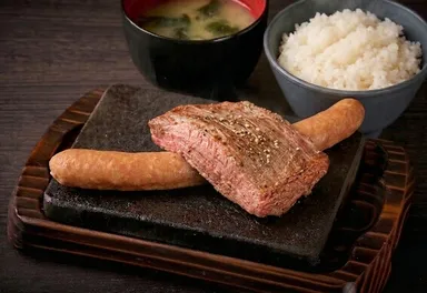 飽喰亭ステーキ×ソーセージ