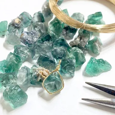 ロジャリーフローライト原石のペンダント