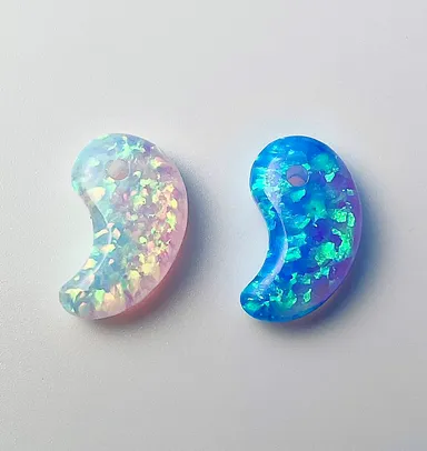 人工オパールの勾玉