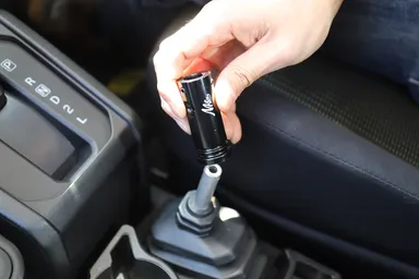 あらゆる汎用シフトノブをジムニーのトランスファーノブとして装着可能に