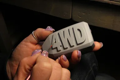 造形からペイントまで手作業で製作する「FOR THE“4WD”SHIFT KNOB」も同時リリース