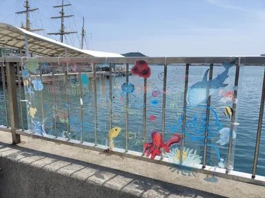 巨大アクリルおえかきキャンバス