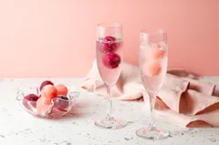 スパークリングに合わせて華やかに！ぷかぷか浮かぶ「ジャム氷」