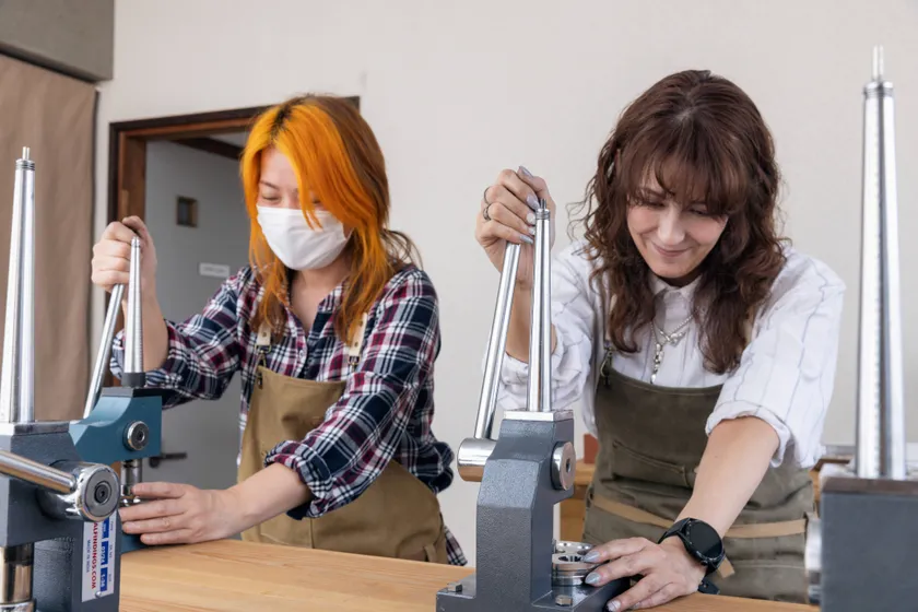 仲間と手作りコインリング