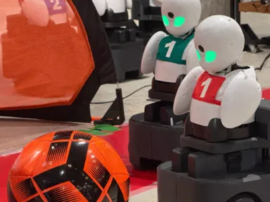 本大会の競技種目となる「OriHimeサッカー」