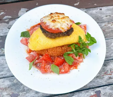 トマトの2種調理とバジルのオムバーグ