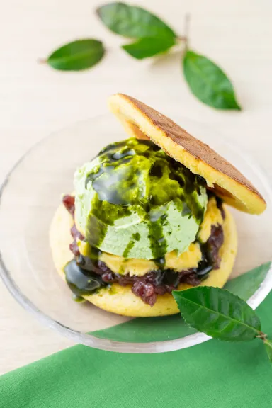 冷やしばたーあんどら焼き【葛練り抹茶】 1個580円