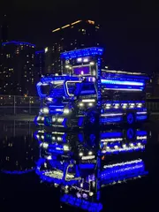 全面鏡面仕様　装飾車両「デコトラ」