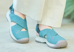 「フォートゥースリーデザインズ」 2026年春夏・サンダル