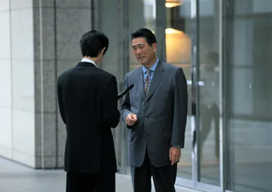 50歳代　忙しく働くイメージ