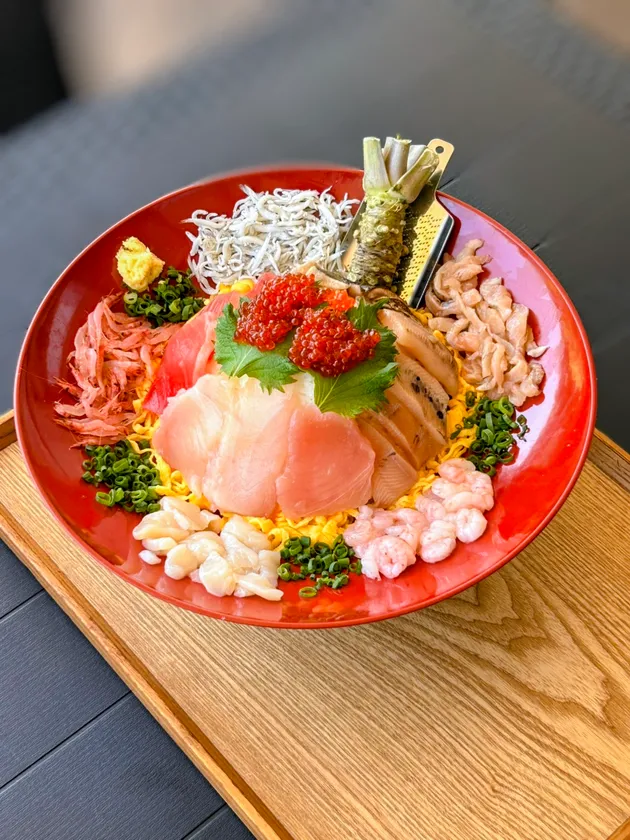 あまご山絶景丼