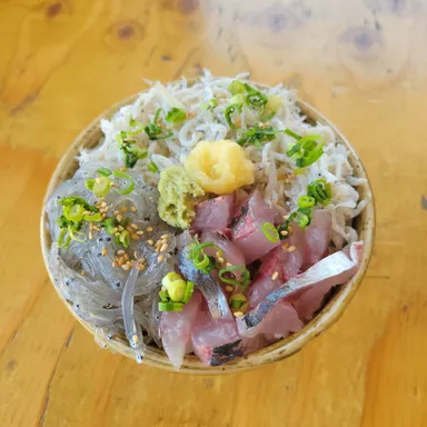 あじ・湘南しらす2種丼