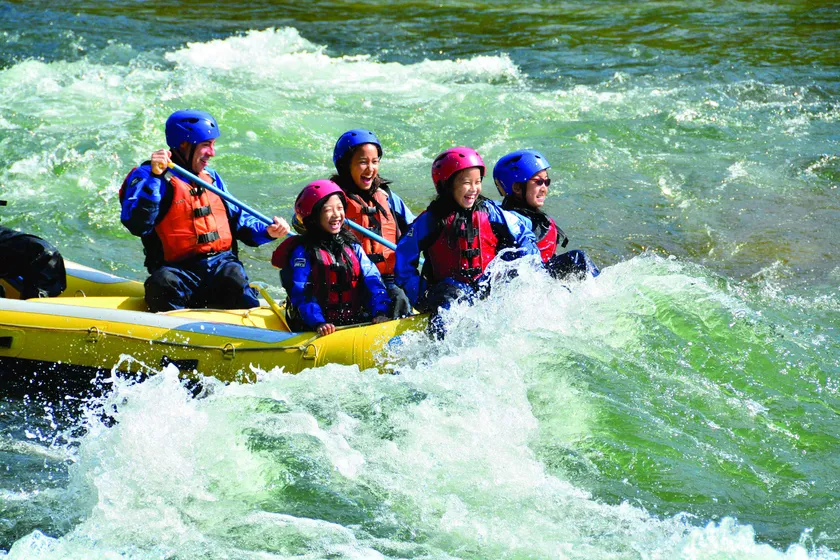 激流を楽しめる春ラフティング(2)