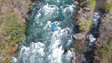 激流を楽しめる春ラフティング(1)