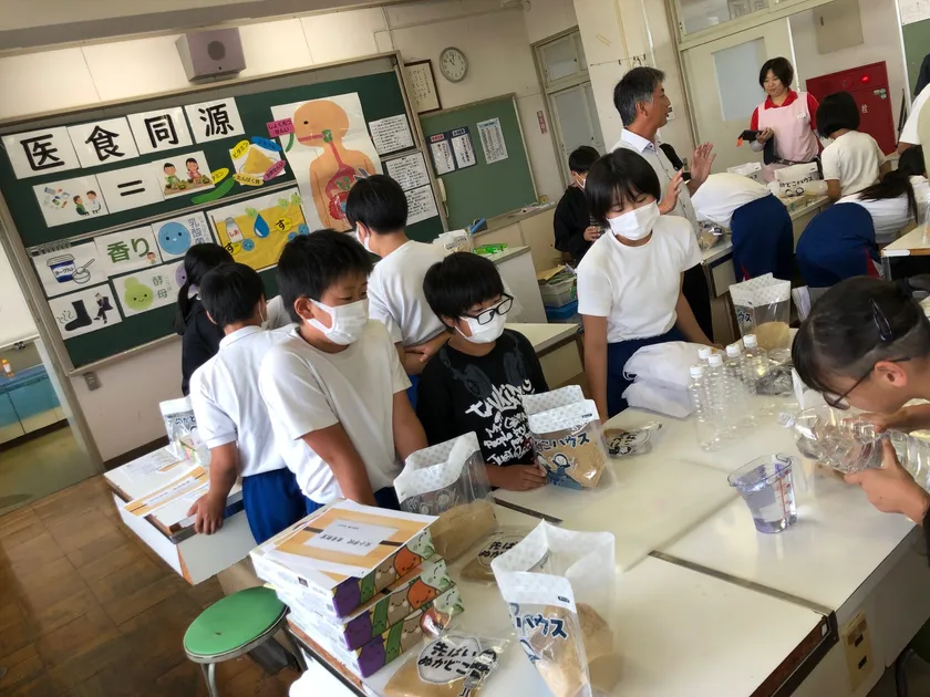 小学校での食育授業風景