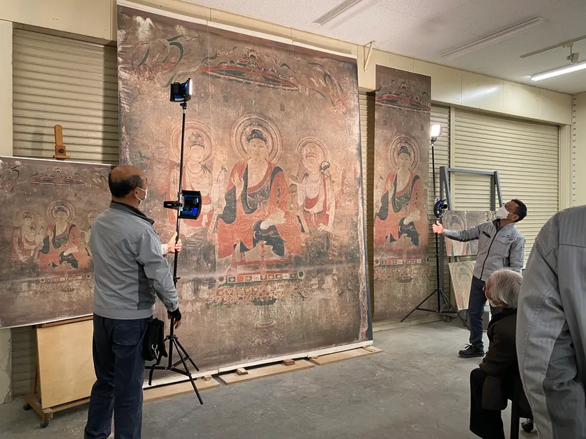 法隆寺金堂壁画複製品検品の様子