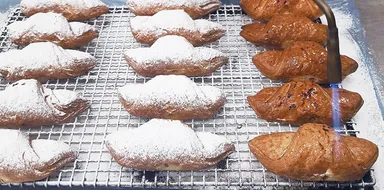 ブリュレクロワッサン製造風景