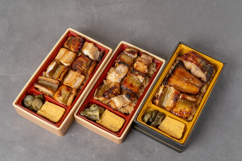 若狭おばま醤油干し飯(左から「穴子8切」、「穴子6切」、「三種」)
