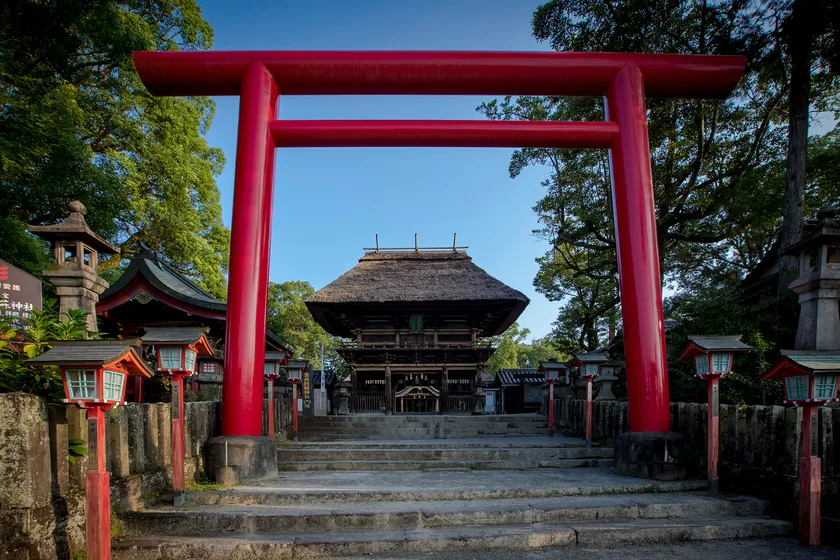 国宝・青井阿蘇神社の楼門と鳥居
