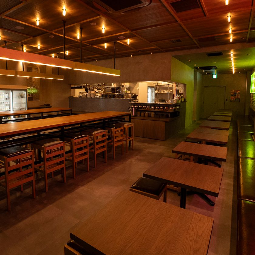 4月28日、2店舗同時グランドオープン！
“ネオ大衆酒場”と“映えカフェレストラン”が融合する新スポットが
横浜西口エリアに誕生